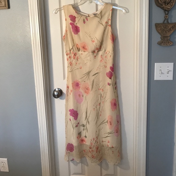 Sleeveless Floral Dress - Picture 7 of 8